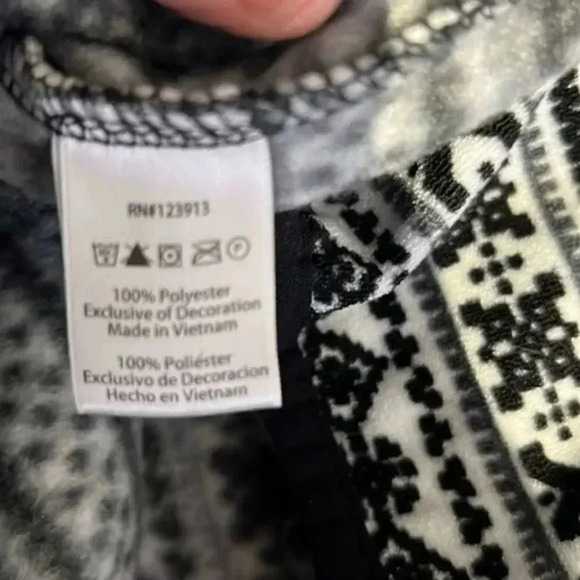 Jach’s Outfitters medium pullover in black and white - Picture 5 of 6